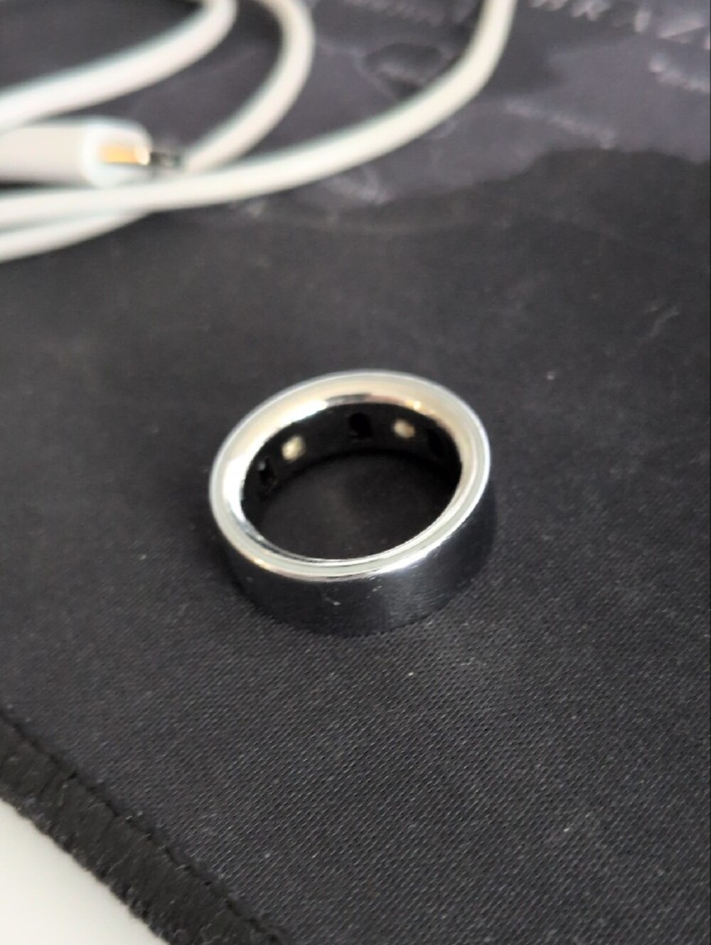 Oura Ring 4 Silver Finish - Picture 5 of 6